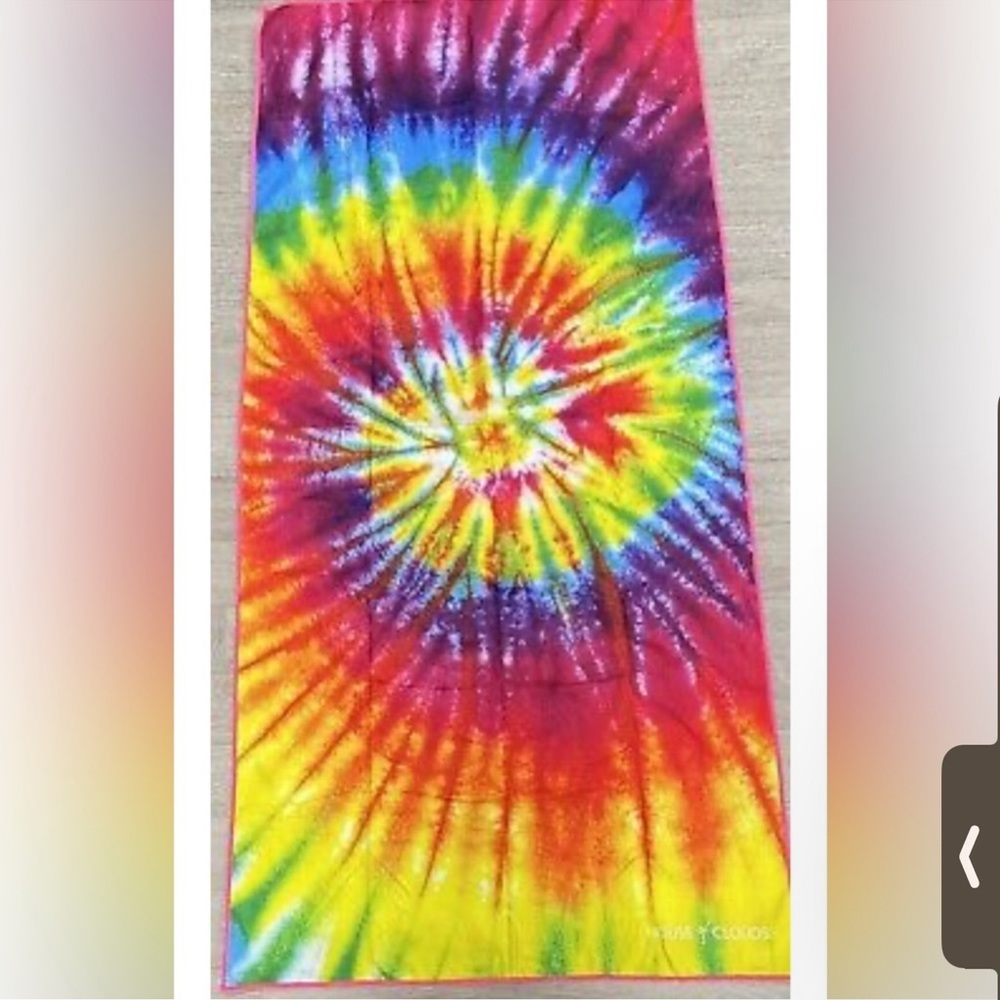 NWT House of Clouds Microfiber Tie-Dye Quick Dry Sand Free Compact Towel